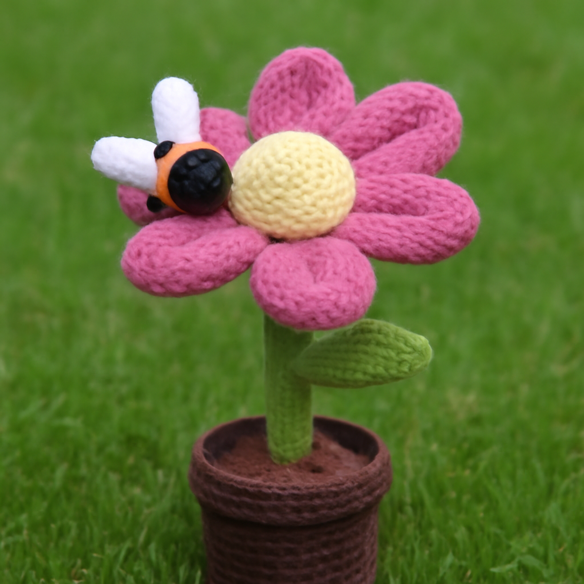 Vibrant Crochet Flower Pattern: Whimsical Amigurumi Delight