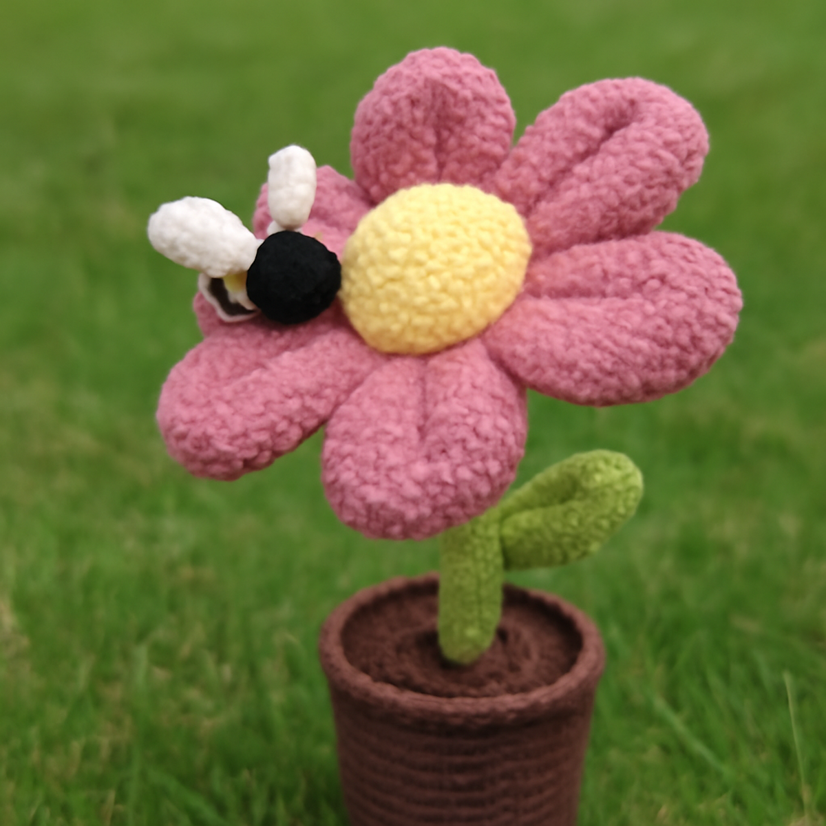 Vibrant Crochet Flower Pattern for Cozy Decor