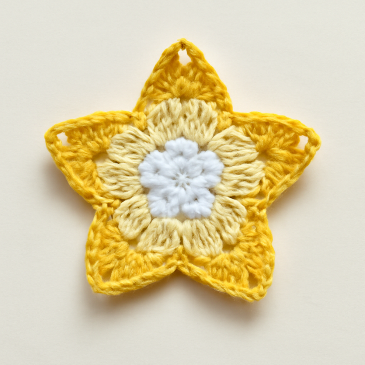 Whimsical Crochet Flower Pattern for Your Spring Decor